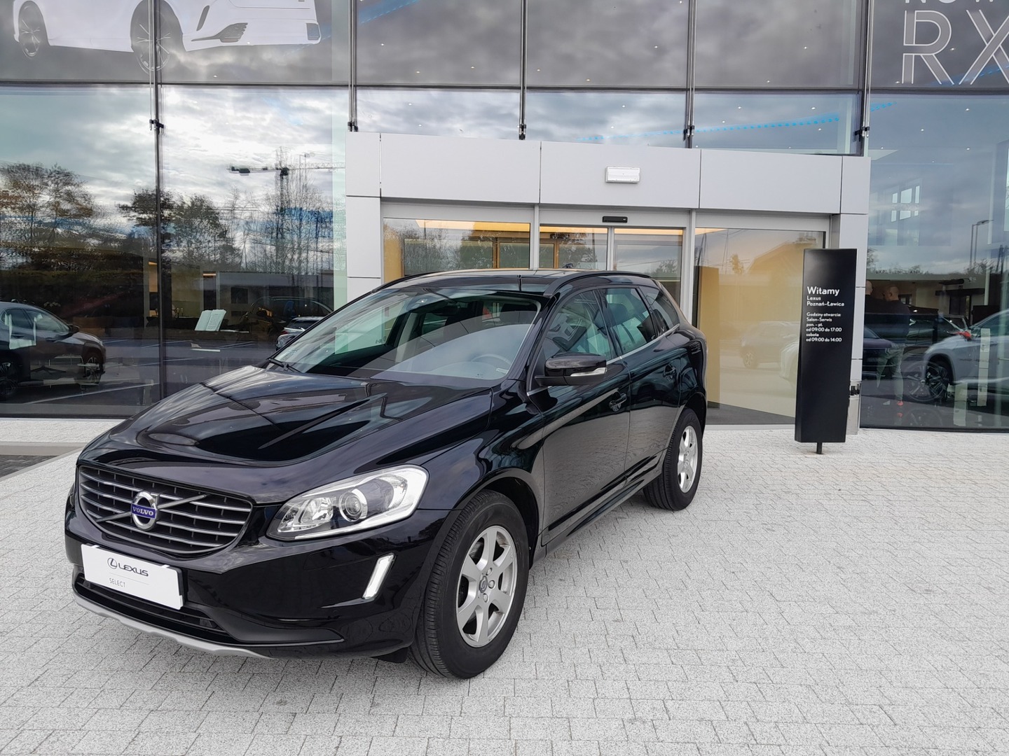 Oferta samochodu Volvo XC 60 2 0 Diesel 2017 95 000 zł brutto Lexus