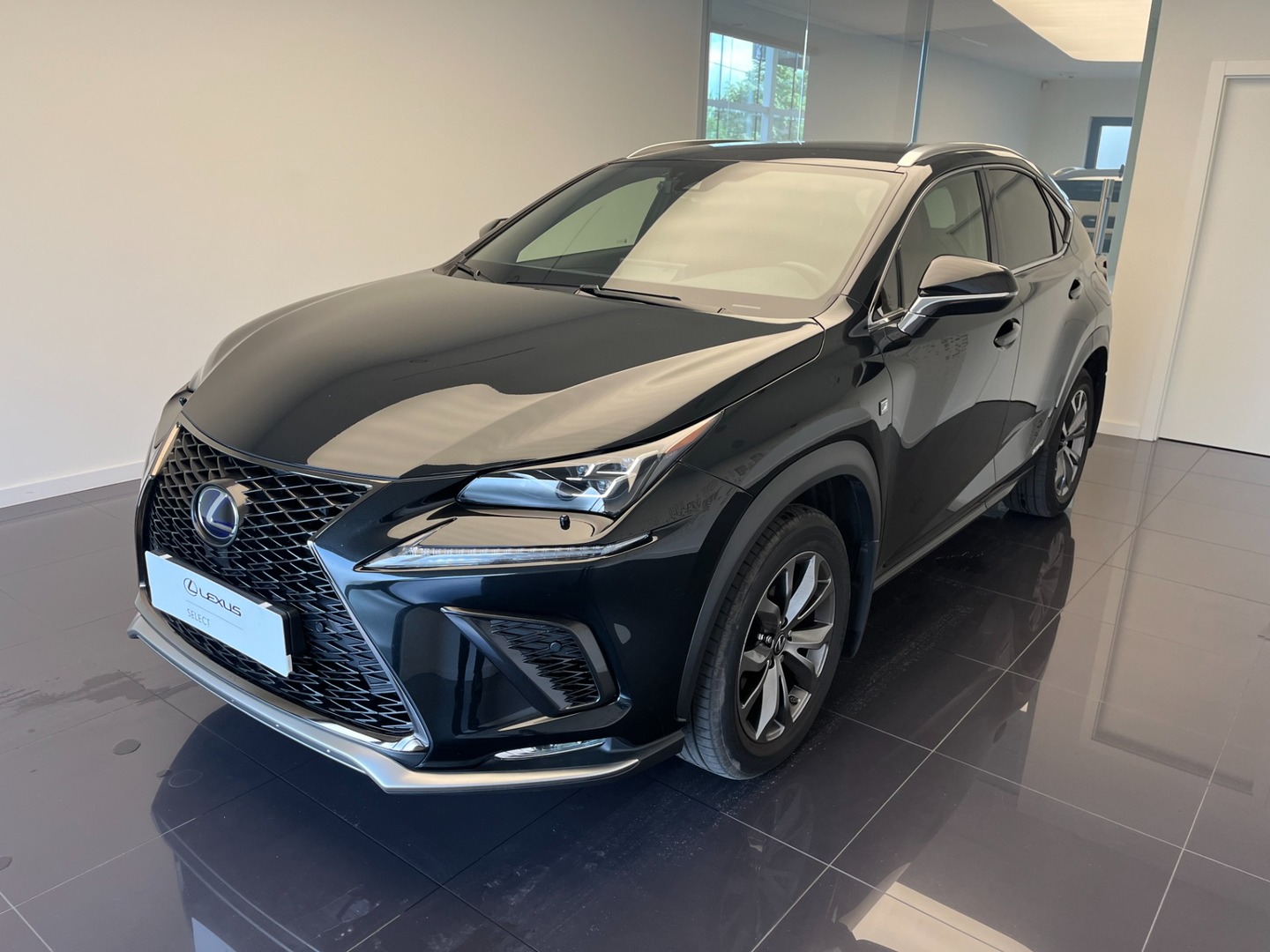 Oferta samochodu Lexus NX 2 5 Hybryda 2021 194 900 zł brutto Lexus